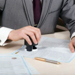 Hướng dẫn cách ký và điểm chỉ trong văn bản công chứng từ 01/7/2025